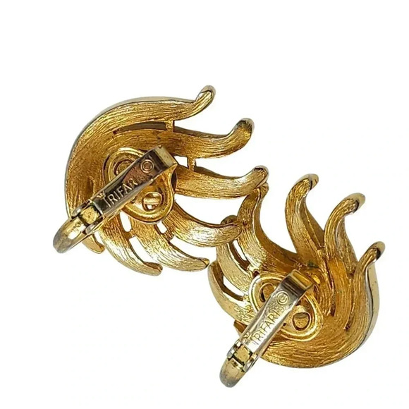 Trifari Textured Leaf Modernist Earrings Clip-On Closure Gold Tone Vintage (H) - Picture 5 of 6